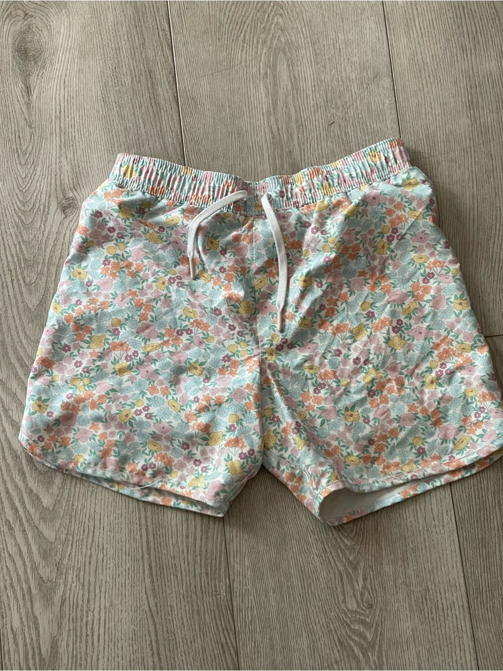 Minnow boys hawaiian floral boardie, size 13/14 EUC